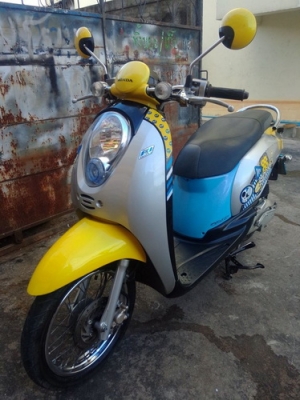 Scoopy-i สีเหลือง-เทา ประหยัดน้ำมัน สวยๆราคาถูกครับ