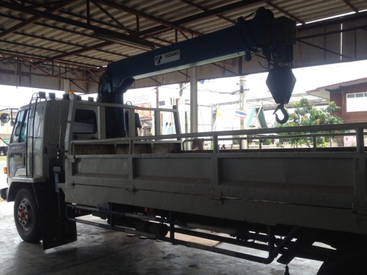 6ล้อROCKY ยาว 7.20ม. เครน 3ตัน  สี่ปอก สามชัก ครัทสีสวย หัวสวย เครื่องดี แอร์เย็น รถสวยพร้อมใช้งาน ขาย 750,000 บาท (ศุภากร 081-4252943)