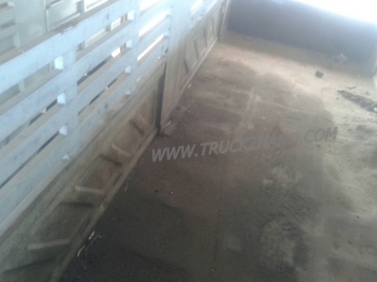 รถบรรทุก 10 ล้อดัมพ์ ยี่ห้อ HINO