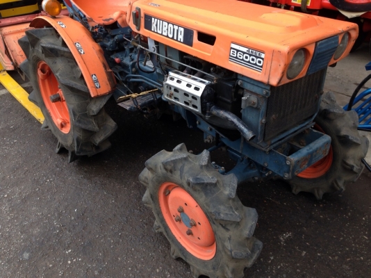 ขายรถไถคูโบต้า B6000DT พร้อมโรตารี่ เก่านอก ขายรถไถคูโบต้า B6000DT พร้อมโรตารี่ เก่านอก