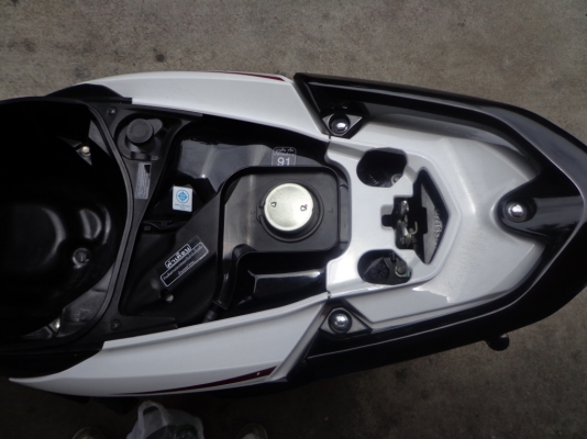 CLICK 125 i สีขาว ดำ รถเดือนธันวาคม ปี 2557 ไมล์ 3พันโล  ขาย 33,500บาท