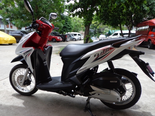 CLICK 125 i สีขาว ดำ รถเดือนธันวาคม ปี 2557 ไมล์ 3พันโล  ขาย 33,500บาท