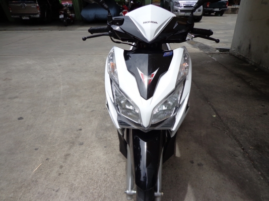 CLICK 125 i สีขาว ดำ รถเดือนธันวาคม ปี 2557 ไมล์ 3พันโล  ขาย 33,500บาท