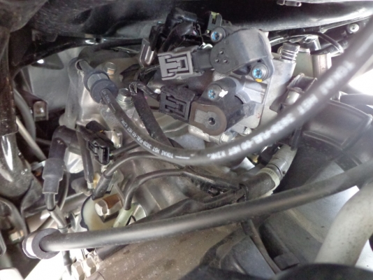 CLICK 125 i สีขาว ดำ รถเดือนธันวาคม ปี 2557 ไมล์ 3พันโล  ขาย 33,500บาท