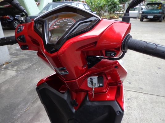 CLICK 125 i สีขาว ดำ รถเดือนธันวาคม ปี 2557 ไมล์ 3พันโล  ขาย 33,500บาท