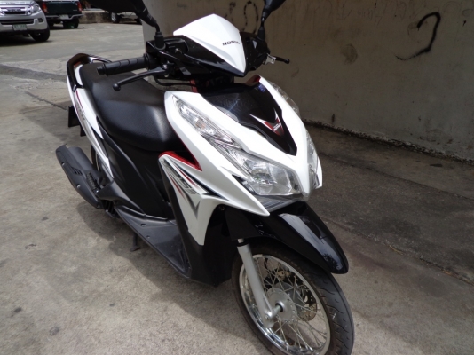 CLICK 125 i สีขาว ดำ รถเดือนธันวาคม ปี 2557 ไมล์ 3พันโล  ขาย 33,500บาท