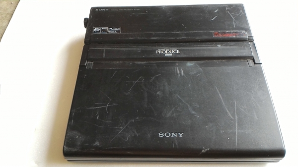 โน๊ตบุ๊ค SONY รุ่นแรกๆจากญี่ปุ่นพร้อมเครื่องพิมพ์ในตัวแยกถอดเข้า-ออกได้