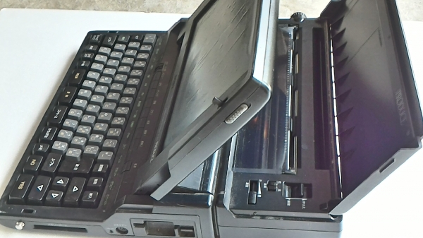 โน๊ตบุ๊ค SONY รุ่นแรกๆจากญี่ปุ่นพร้อมเครื่องพิมพ์ในตัวแยกถอดเข้า-ออกได้