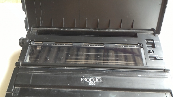 โน๊ตบุ๊ค SONY รุ่นแรกๆจากญี่ปุ่นพร้อมเครื่องพิมพ์ในตัวแยกถอดเข้า-ออกได้