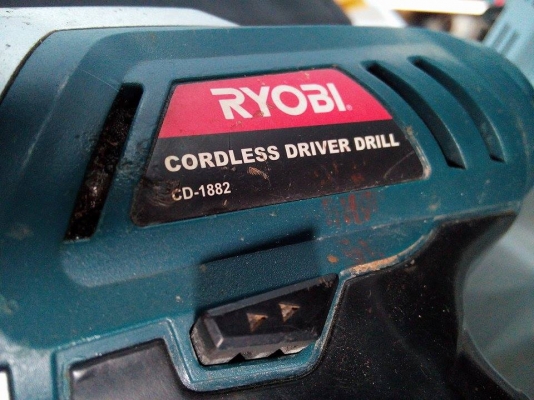 ขายสว่านกระแทกไร้สาย RYOBI 18V มือสองครับ ขายสว่านกระแทกไร้สาย RYOBI 18V มือสองครับ