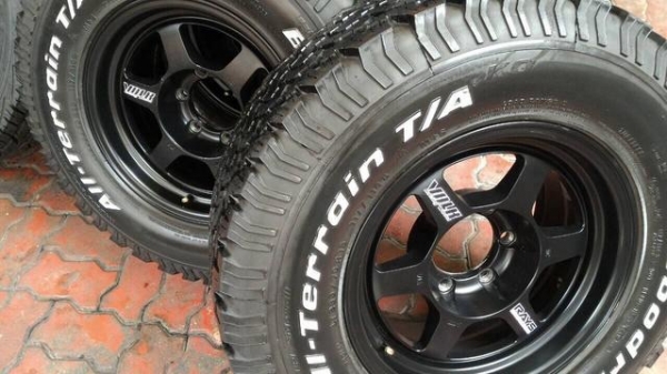 ขายยาง BF 265 x 70 R 16 พร้อมล้อ TE 37X ขายยาง BF 265 x 70 R 16 พร้อมล้อ TE 37X