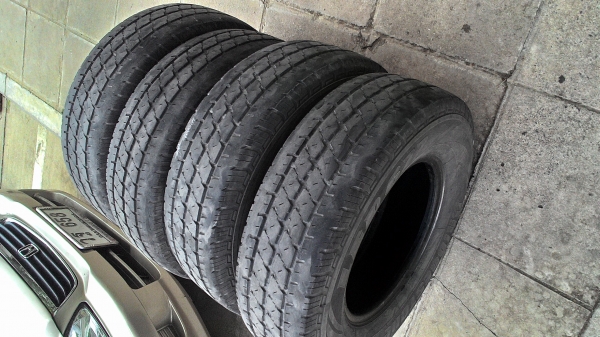 195R14. BRIDGESTONE LEO 677 เป็นชุด 4 เส้น tel.081-427-3941