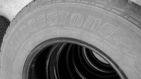 195R14. BRIDGESTONE LEO 677 เป็นชุด 4 เส้น tel.081-427-3941