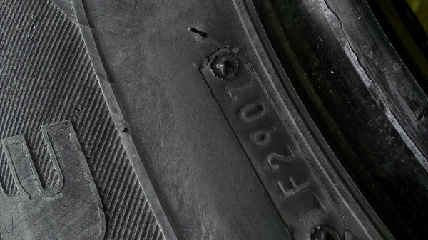 195R14. BRIDGESTONE LEO 677 เป็นชุด 4 เส้น tel.081-427-3941