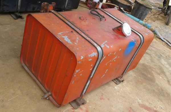 ถังน้ำมัน 300 ลิตร เก่าแท้ ญี่ปุ่น