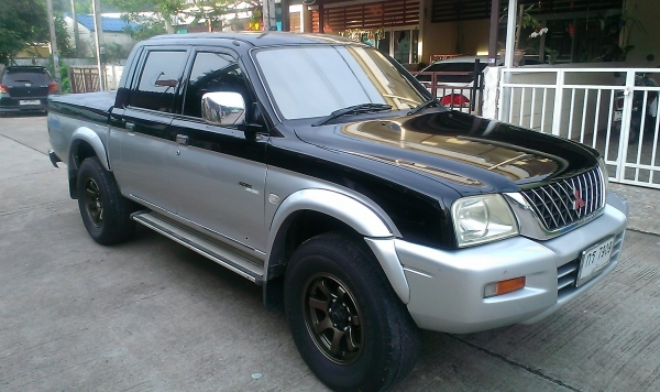 ขาย MITSUBISHI GRANDIS 4WD 4Dr ปี2002