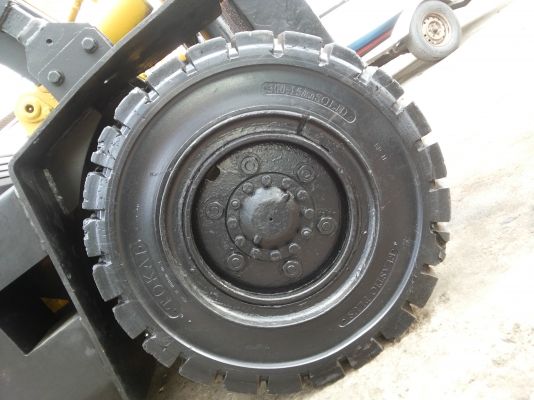 ขายรถโฟ๊คลิ๊ฟโคมัสสุยก4ตัน เครื่องดีเซล6สูบ พร้อมใช้งานครับ งาสไลด์ข้างได้เสา 4เมตร ขายถูก 195000 บาท