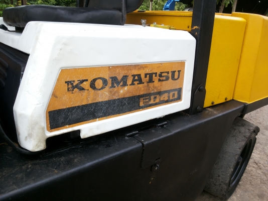 ขายรถโฟ๊คลิ๊ฟโคมัสสุยก4ตัน เครื่องดีเซล6สูบ พร้อมใช้งานครับ งาสไลด์ข้างได้เสา 4เมตร ขายถูก 195000 บาท