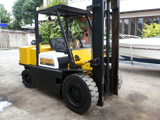 ขายรถโฟ๊คลิ๊ฟโคมัสสุยก4ตัน เครื่องดีเซล6สูบ พร้อมใช้งานครับ งาสไลด์ข้างได้เสา 4เมตร ขายถูก 195000 บาท