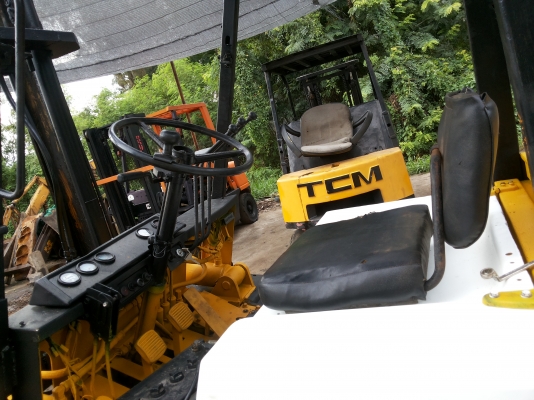 ขายรถโฟ๊คลิ๊ฟโคมัสสุยก4ตัน เครื่องดีเซล6สูบ พร้อมใช้งานครับ งาสไลด์ข้างได้เสา 4เมตร ขายถูก 195000 บาท