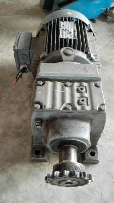 Sale>> มอเตอร์เกียร์ SEW-EURODRIVE 2 HP. 380V. อัตราทด 1:30 วิ่งเงียบ จัดส่งทั่วประเทศครับ!! 089-2499-123 นครปฐมครับ