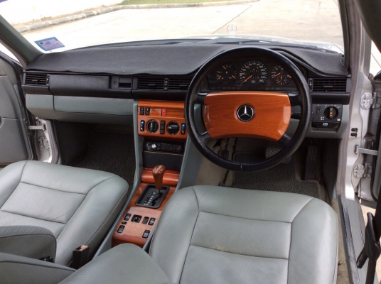 ขายรถ เบนส์ 300E W124 ปี89 เครื่องเดิมๆ เกียร์ออโต้ เพาเวอร์ ไฟฟ้า ภายในเบาะหนังแท้สวยๆสะอาด ลายไม้สวย แอร์หนาว เบรคabs ตัวถังเดิมสวย สีเงาสวยทั้งคัน แม็กเดิมปัดเงา รถสวย ขับดีมากครับ พร้อมใช้ครับ