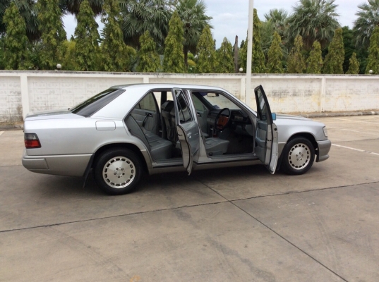 ขายรถ เบนส์ 300E W124 ปี89 เครื่องเดิมๆ เกียร์ออโต้ เพาเวอร์ ไฟฟ้า ภายในเบาะหนังแท้สวยๆสะอาด ลายไม้สวย แอร์หนาว เบรคabs ตัวถังเดิมสวย สีเงาสวยทั้งคัน แม็กเดิมปัดเงา รถสวย ขับดีมากครับ พร้อมใช้ครับ
