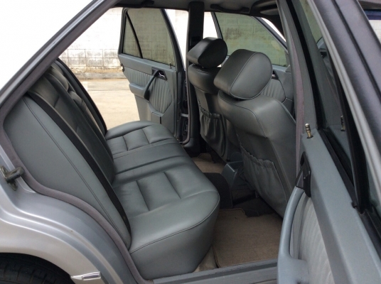 ขายรถ เบนส์ 300E W124 ปี89 เครื่องเดิมๆ เกียร์ออโต้ เพาเวอร์ ไฟฟ้า ภายในเบาะหนังแท้สวยๆสะอาด ลายไม้สวย แอร์หนาว เบรคabs ตัวถังเดิมสวย สีเงาสวยทั้งคัน แม็กเดิมปัดเงา รถสวย ขับดีมากครับ พร้อมใช้ครับ