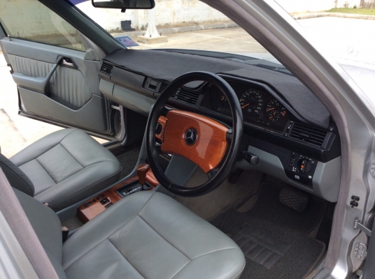 ขายรถ เบนส์ 300E W124 ปี89 เครื่องเดิมๆ เกียร์ออโต้ เพาเวอร์ ไฟฟ้า ภายในเบาะหนังแท้สวยๆสะอาด ลายไม้สวย แอร์หนาว เบรคabs ตัวถังเดิมสวย สีเงาสวยทั้งคัน แม็กเดิมปัดเงา รถสวย ขับดีมากครับ พร้อมใช้ครับ