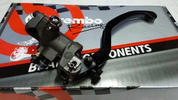 ขายปั๊ม Brembo โลโก้ขาว 19x18 สภาพสวย ขายปั๊ม Brembo โลโก้ขาว 19x18 สภาพสวย