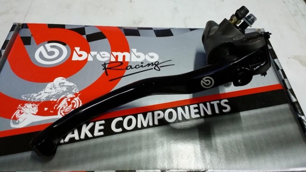 ขายปั๊ม Brembo โลโก้ขาว 19x18 สภาพสวย ขายปั๊ม Brembo โลโก้ขาว 19x18 สภาพสวย