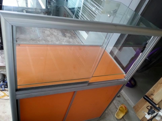 ขายตู้โชว์ แฟชั่น หรูหราสวยงาม ได้ทั้ง นาฬิกา โทรสัพมือถือ เบเกอร์รี่ เอนกประสงค์ สภาพสวยมาก มีไฟส่องภายในตู้ครบ สั่งประกอบพิเศษมา  มีบริการยกส่งในกทม. ฟรี!ถึงที่ครับ ใบใหญ่2x,xxx ไม่ขายวันนี้ตอนนี้ขาย4000บาท ใบเล็ก 14,xxx ไม่ขายวันนี้ตอนนี้ขาย3000บาท สนใ