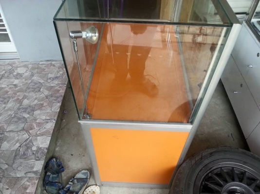 ขายตู้โชว์ แฟชั่น หรูหราสวยงาม ได้ทั้ง นาฬิกา โทรสัพมือถือ เบเกอร์รี่ เอนกประสงค์ สภาพสวยมาก มีไฟส่องภายในตู้ครบ สั่งประกอบพิเศษมา  มีบริการยกส่งในกทม. ฟรี!ถึงที่ครับ ใบใหญ่2x,xxx ไม่ขายวันนี้ตอนนี้ขาย4000บาท ใบเล็ก 14,xxx ไม่ขายวันนี้ตอนนี้ขาย3000บาท สนใ