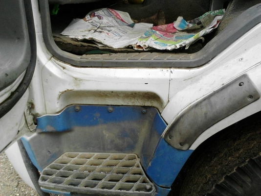 รถมิตซู 10 ล้อ หัวลาก FN - 527 / 260  แรงม้า. ปี 49   สนใจติดต่อ  081 - 6079515