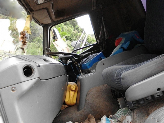 รถมิตซู 10 ล้อ หัวลาก FN - 527 / 260  แรงม้า. ปี 49   สนใจติดต่อ  081 - 6079515