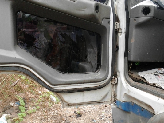 รถมิตซู 10 ล้อ หัวลาก FN - 527 / 260  แรงม้า. ปี 49   สนใจติดต่อ  081 - 6079515