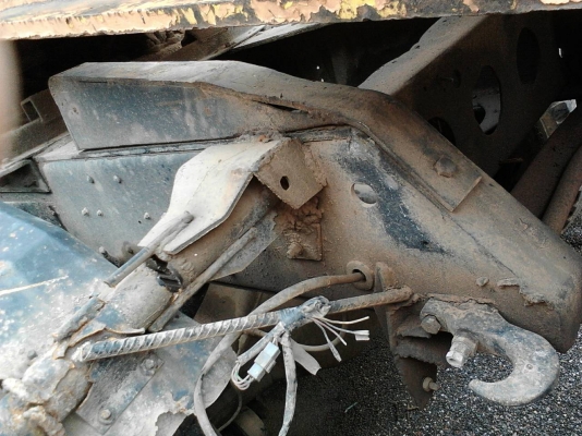 รถมิตซู 10 ล้อ หัวลาก FN - 527 / 260  แรงม้า. ปี 49   สนใจติดต่อ  081 - 6079515