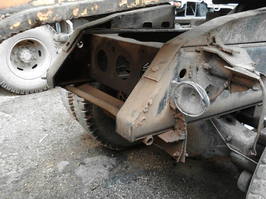 รถมิตซู 10 ล้อ หัวลาก FN - 527 / 260  แรงม้า. ปี 49   สนใจติดต่อ  081 - 6079515