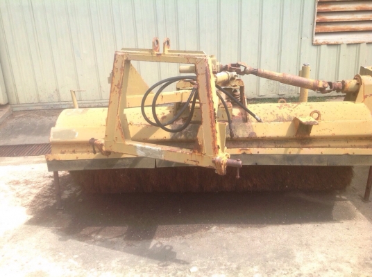 ขายไม้กวาดถนน ขนปัดยังเต็มอยู่ ราคา 160000