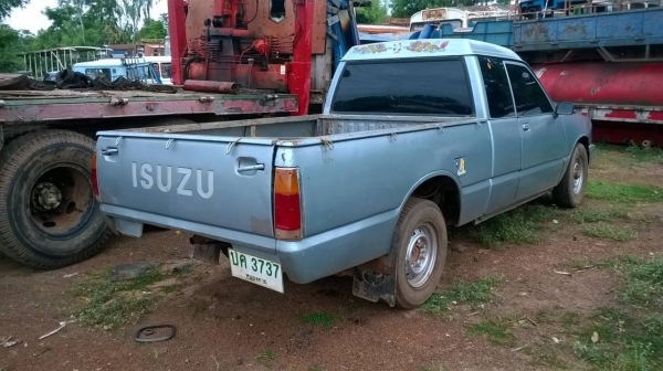 ขายรถกระบะ ISUZU เครื่องฝาทอง 2.5 คัสซีสวย ทะเบียนพร้อมโอน