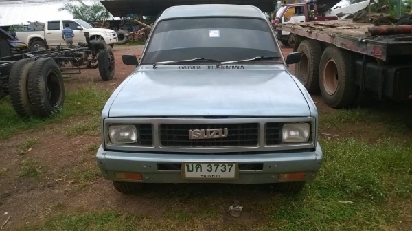 ขายรถกระบะ ISUZU เครื่องฝาทอง 2.5 คัสซีสวย ทะเบียนพร้อมโอน