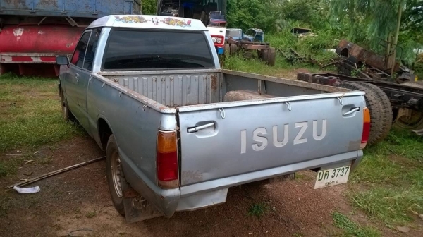ขายรถกระบะ ISUZU เครื่องฝาทอง 2.5 คัสซีสวย ทะเบียนพร้อมโอน