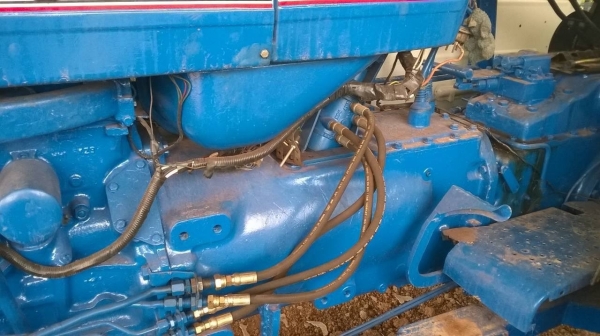 ขายรถไถฟอร์ด 6610 เสื้อลาย อุปกรณ์มีผานดันหน้า และผาน 6 เอกสารเล่มทะเบียนครบ ราคาคุยกันได้ครับ