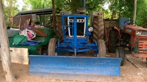 ขายรถไถฟอร์ด 6610 เสื้อลาย อุปกรณ์มีผานดันหน้า และผาน 6 เอกสารเล่มทะเบียนครบ ราคาคุยกันได้ครับ