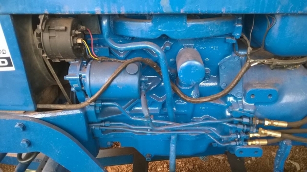 ขายรถไถฟอร์ด 6610 เสื้อลาย อุปกรณ์มีผานดันหน้า และผาน 6 เอกสารเล่มทะเบียนครบ ราคาคุยกันได้ครับ