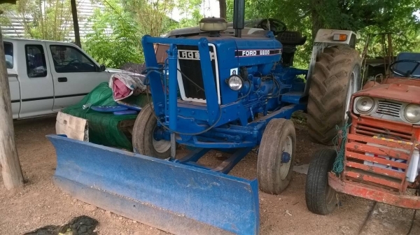 ขายรถไถฟอร์ด 6610 เสื้อลาย อุปกรณ์มีผานดันหน้า และผาน 6 เอกสารเล่มทะเบียนครบ ราคาคุยกันได้ครับ