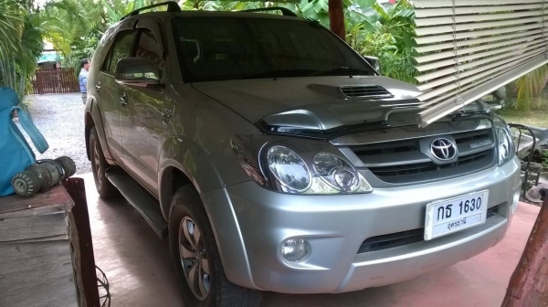 ขาย TOYOTA Fortuner 4X4 ปี 2006/2549 สภาพสวยเดิมไม่เคยทำสี ภายในสวย ทะเบียนพร้อมโอนครับ ราคาต่อรองได้