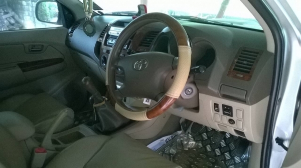 ขาย TOYOTA Fortuner 4X4 ปี 2006/2549 สภาพสวยเดิมไม่เคยทำสี ภายในสวย ทะเบียนพร้อมโอนครับ ราคาต่อรองได้