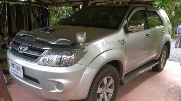 ขาย TOYOTA Fortuner 4X4 ปี 2006/2549 สภาพสวยเดิมไม่เคยทำสี ภายในสวย ทะเบียนพร้อมโอนครับ ราคาต่อรองได้