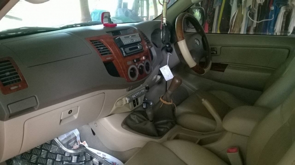 ขาย TOYOTA Fortuner 4X4 ปี 2006/2549 สภาพสวยเดิมไม่เคยทำสี ภายในสวย ทะเบียนพร้อมโอนครับ ราคาต่อรองได้